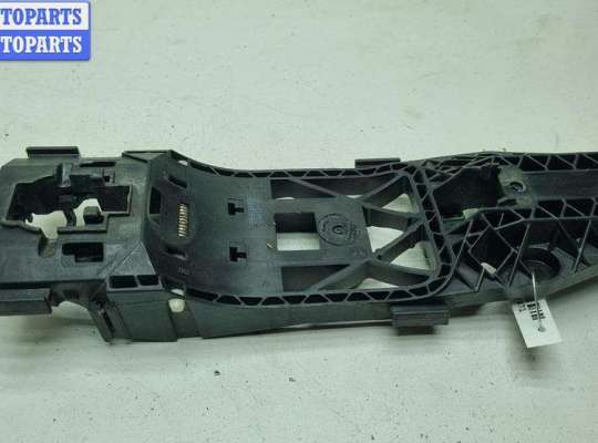 купить Корпус (держатель) ручки двери задней правой на Skoda Superb mk2 (B6)