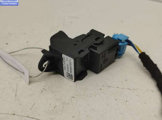 купить Кнопка стеклоподъемника заднего правого на Land Rover Freelander (2006-2014)