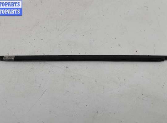 купить Молдинг стекла двери задней правой наружный на Volkswagen Passat B5