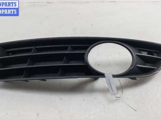 купить Рамка фары противотуманной левой на Volkswagen Passat B6