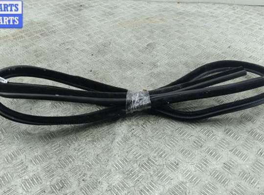 купить Уплотнитель двери передней правой на BMW 5 E60/E61 (2003-2010)