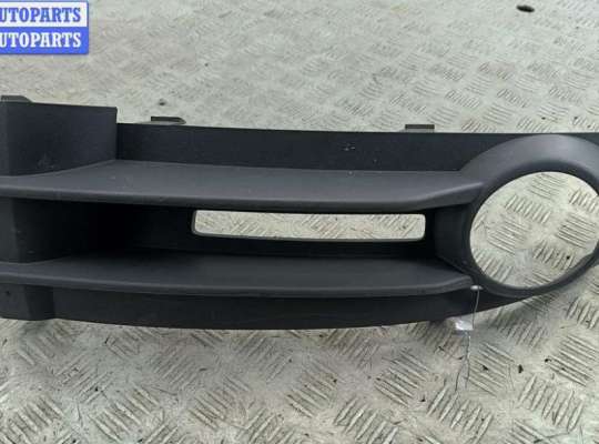 купить Рамка фары противотуманной левой на Volkswagen Caddy (2004-2010)