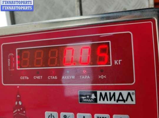 Решетка (заглушка) бампера на Nissan Tino V10