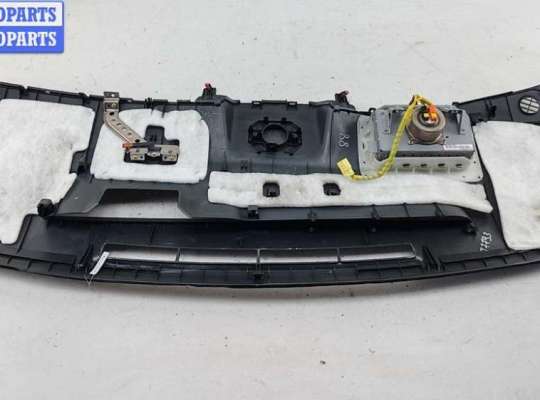 купить Накладка декоративная на торпедо на Toyota Prius (XW20; 2003-2009)