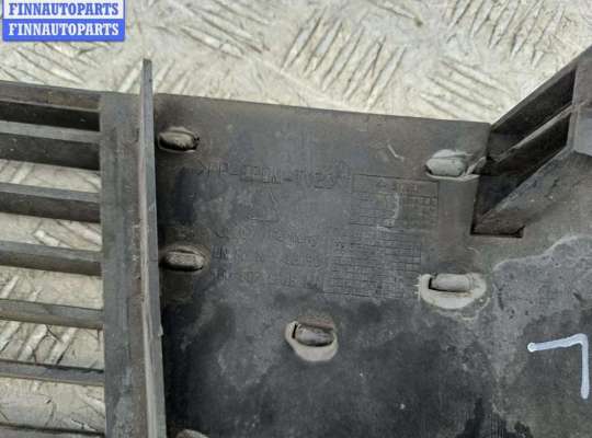 купить Рамка фары противотуманной левой на Audi A6 C5 (1997-2005)