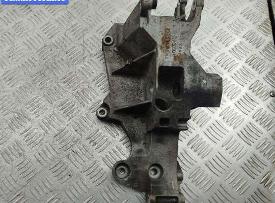 купить Кронштейн генератора на Volkswagen Passat B5