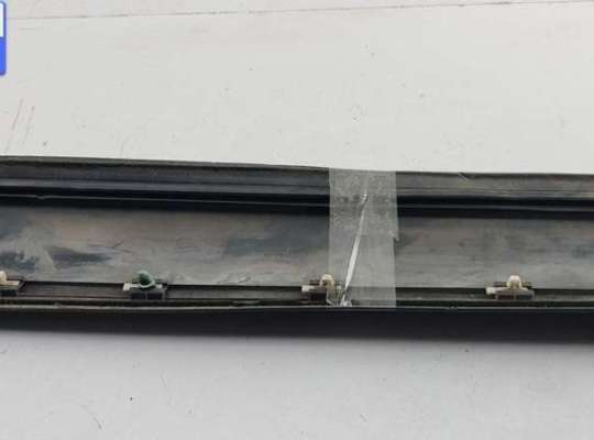 купить Молдинг двери задней правой на Volkswagen Touareg