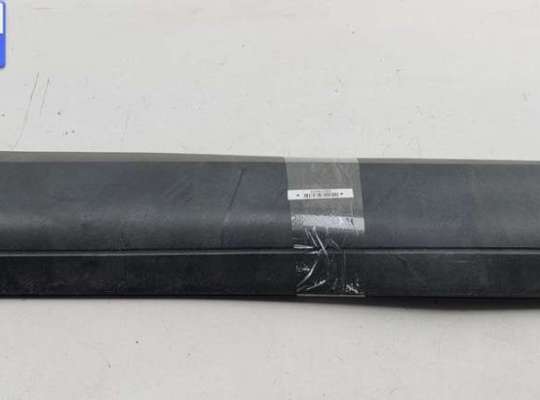 купить Молдинг двери задней правой на Volkswagen Touareg