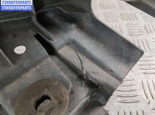 купить Рамка передняя (панель кузовная, телевизор) на Volkswagen Passat B6