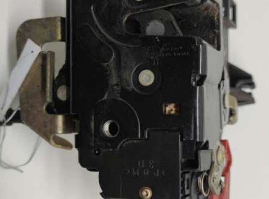 купить Замок двери передней правой на Audi A4 B6 (2001-2004)
