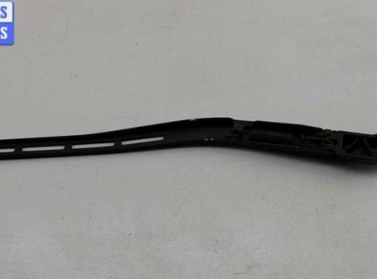 купить Щеткодержатель (поводок стеклоочистителя) передний на Audi A4 B6 (2001-2004)