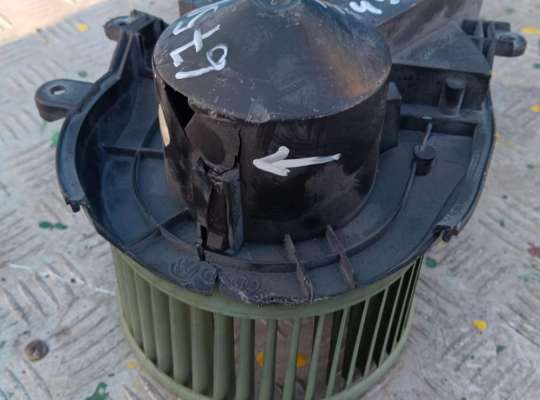 купить Двигатель отопителя (моторчик печки) на Volkswagen Passat B5