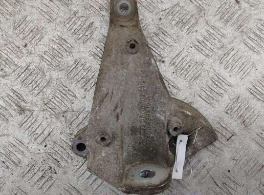 Купить Кронштейн КПП опорный на Audi A4 B5 (1994-2001) Кронштейн КПП опорный AU1752792 на Audi A4 B5 (1994-2001)
