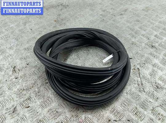 купить Уплотнитель двери передней правой на Peugeot 308 T7 (2007-2013)