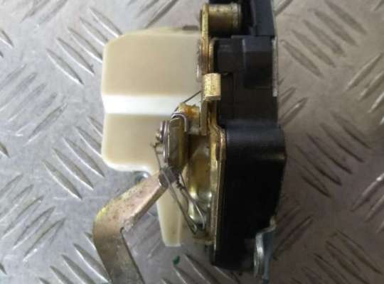 купить Замок двери задней левой на Mercedes W124 (1985-1995)