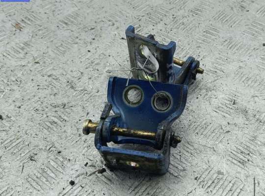 купить Петля двери передней правой на Peugeot 407