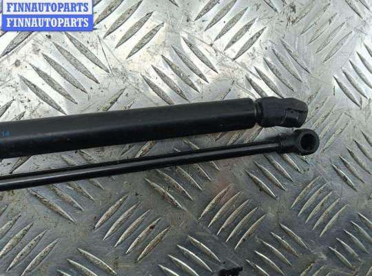 Амортизатор крышки багажника на Volkswagen Golf IV (1J)