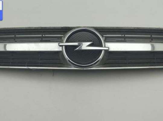Решетка радиатора OP2403095 на Opel Vectra C (2002-2008)