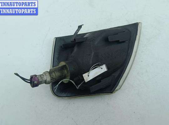 Поворотник передний на Volkswagen Passat B5 (3B)