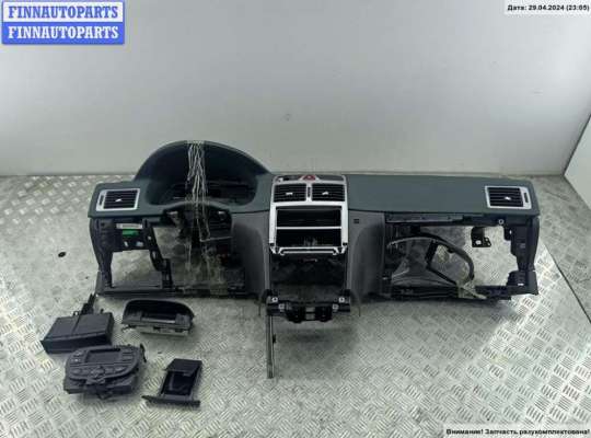 Панель передняя салона (Торпедо) на Peugeot 307
