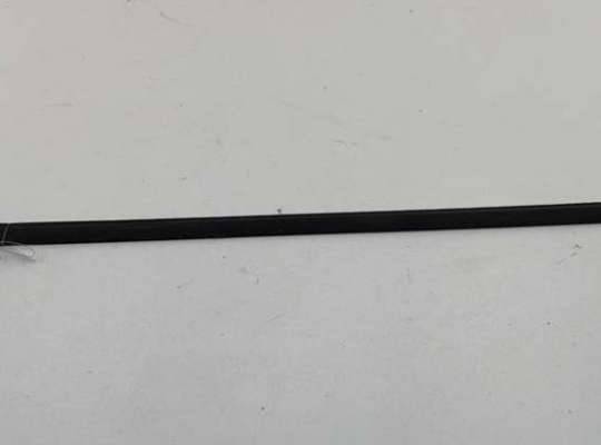 Молдинг стекла двери задней левой наружный ST340208 на Seat Alhambra (2000-2010)