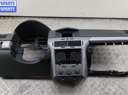 купить Панель приборная (торпедо) на Opel Astra H (2004-2009)