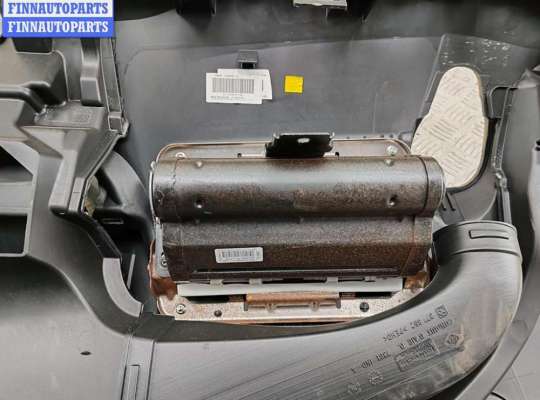 Панель передняя салона (Торпедо) на Renault Scenic II