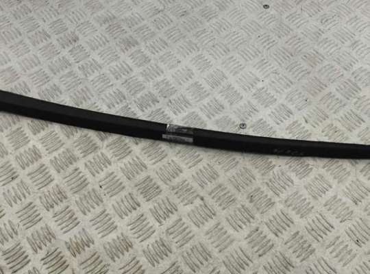 Молдинг лобового стекла OP2461180 на Opel Astra J (2009-2015)