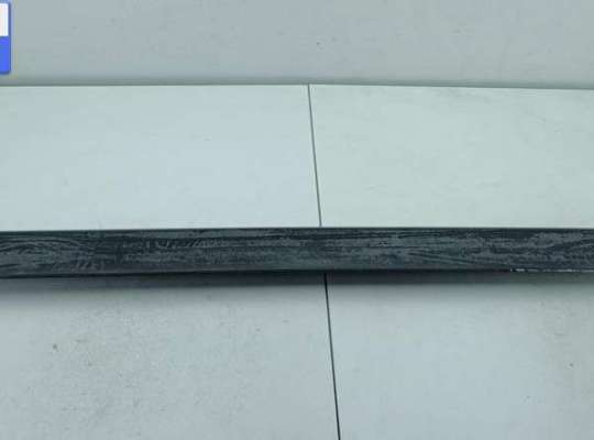 купить Молдинг двери передней левой на Volkswagen Passat B3