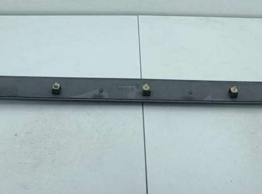 купить Молдинг двери передней левой на Volkswagen Passat B3