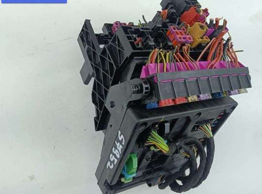 купить Блок предохранителей на Ford Galaxy (2000-2006)