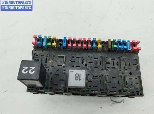 Блок предохранителей VG2757312 на Volkswagen Transporter T4
