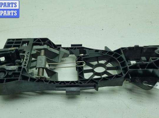 купить Корпус (держатель) ручки двери передней правой на Volkswagen Passat B6