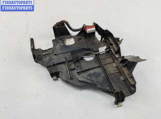 Купить Крепление фары правой на Volkswagen Touareg Крепление фары правой VG2665847 на Volkswagen Touareg