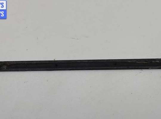 купить Молдинг двери задней правой на Volkswagen Passat B5