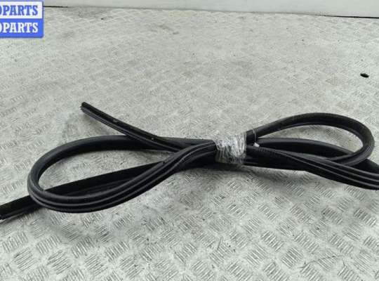 купить Уплотнитель двери передней правой на BMW 5 E60/E61 (2003-2010)