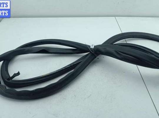 купить Уплотнитель двери задней левой на Audi A4 B7 (2004-2008)