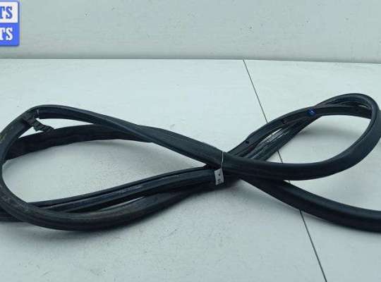 купить Уплотнитель двери задней левой на Audi A4 B7 (2004-2008)