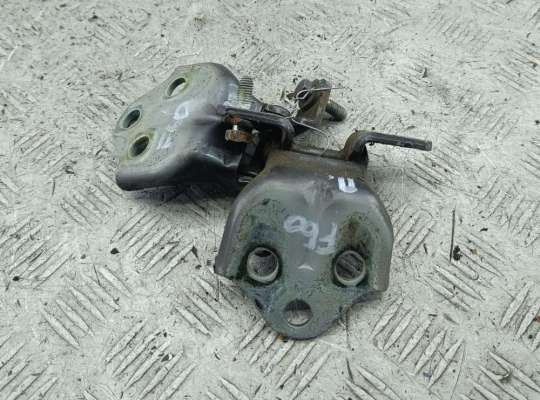 Петля двери передней правой MT559874 на Mitsubishi Space Star (1998-2005)