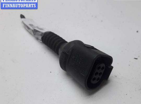 Разъем (фишка) проводки SK330884 на Skoda Superb mk1 (B5)