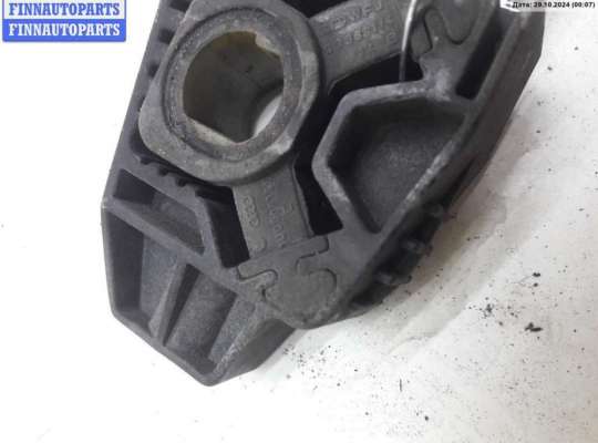 купить Кронштейн радиатора на Volkswagen Golf-4
