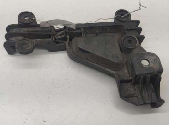 купить Кронштейн бампера заднего на Audi A6 C4 (1994-1997)