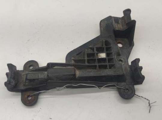 купить Кронштейн бампера заднего на Audi A6 C4 (1994-1997)