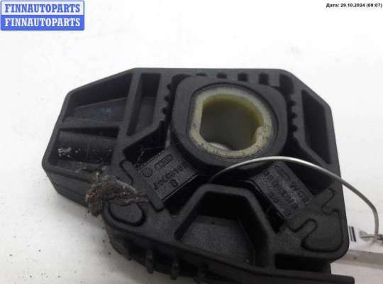 купить Кронштейн радиатора на Volkswagen Golf-4