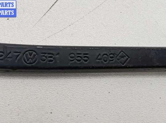 купить Щеткодержатель (поводок стеклоочистителя) передний на Volkswagen Passat B5