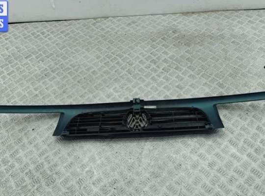 купить Решетка радиатора на Volkswagen Passat B4