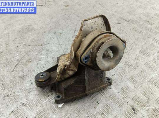 купить Кронштейн КПП опорный на Volkswagen Passat B5