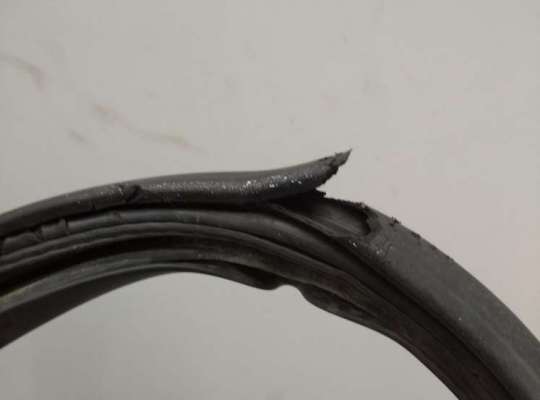 купить Уплотнитель двери передней правой на Ford Transit (2006-2014)