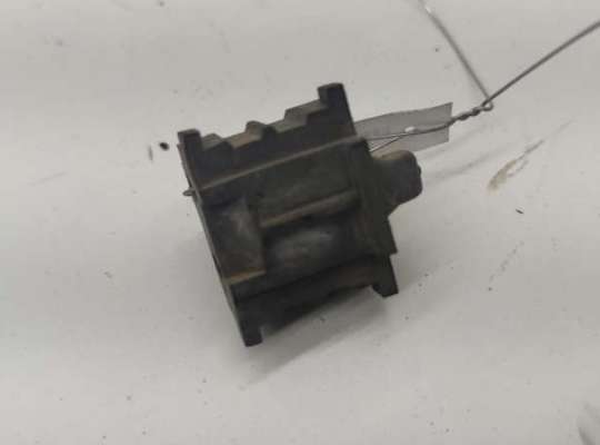 купить Кронштейн радиатора на Audi A6 C5 (1997-2005)