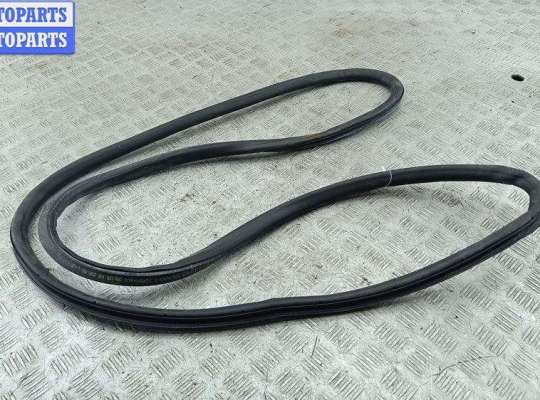 купить Уплотнитель двери передней левой на Audi A4 B7 (2004-2008)